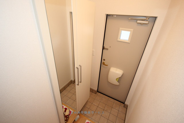 玄関 ドミールたかくら2 202号室 平成23年12月20日撮影 写真9