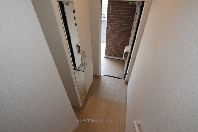 玄関 ラ・カーザドルチェ3 203号室 2019年3月28日撮影 写真9